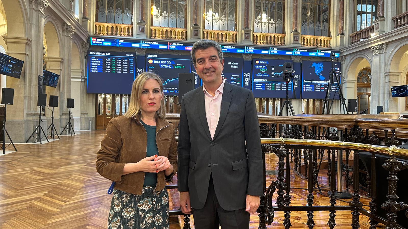 Laura Blanco y Jesús González, director de BME Growth y BME Scaleup, en el XVI Día de la Inversión de Capital Radio. Laura Blanco y Jesús González, director de BME Growth y BME Scaleup, en el XVI Día de la Inversión de Capital Radio.