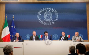 Rueda de prensa posterior a la reunión del Consejo de Ministros de Italia