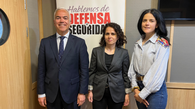 José Prieto (GMV), Amparo Sáez (THALES España) y Laura Fernández (Escribano Mechanical &amp; Engeneering S.L.)