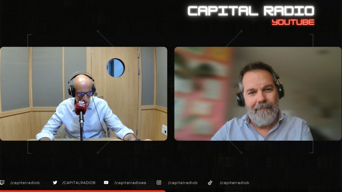 Chimo Ortega, director de Movilidad sobre Ruedas en Capital Radio; y Rubén Gómez, director comercial de Bosch Service Solutions España. Chimo Ortega, director de Movilidad sobre Ruedas en Capital Radio; y Rubén Gómez, director comercial de Bosch Service Solutions España.