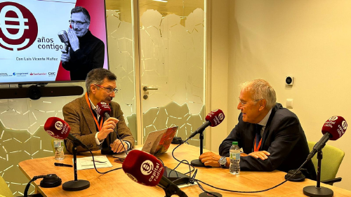 Luis Vicente Muñoz, CEO de Capital Radio, y Miguel Ángel Panduro, CEO de Hispasat. Luis Vicente Muñoz, CEO de Capital Radio, y Miguel Ángel Panduro, CEO de Hispasat.